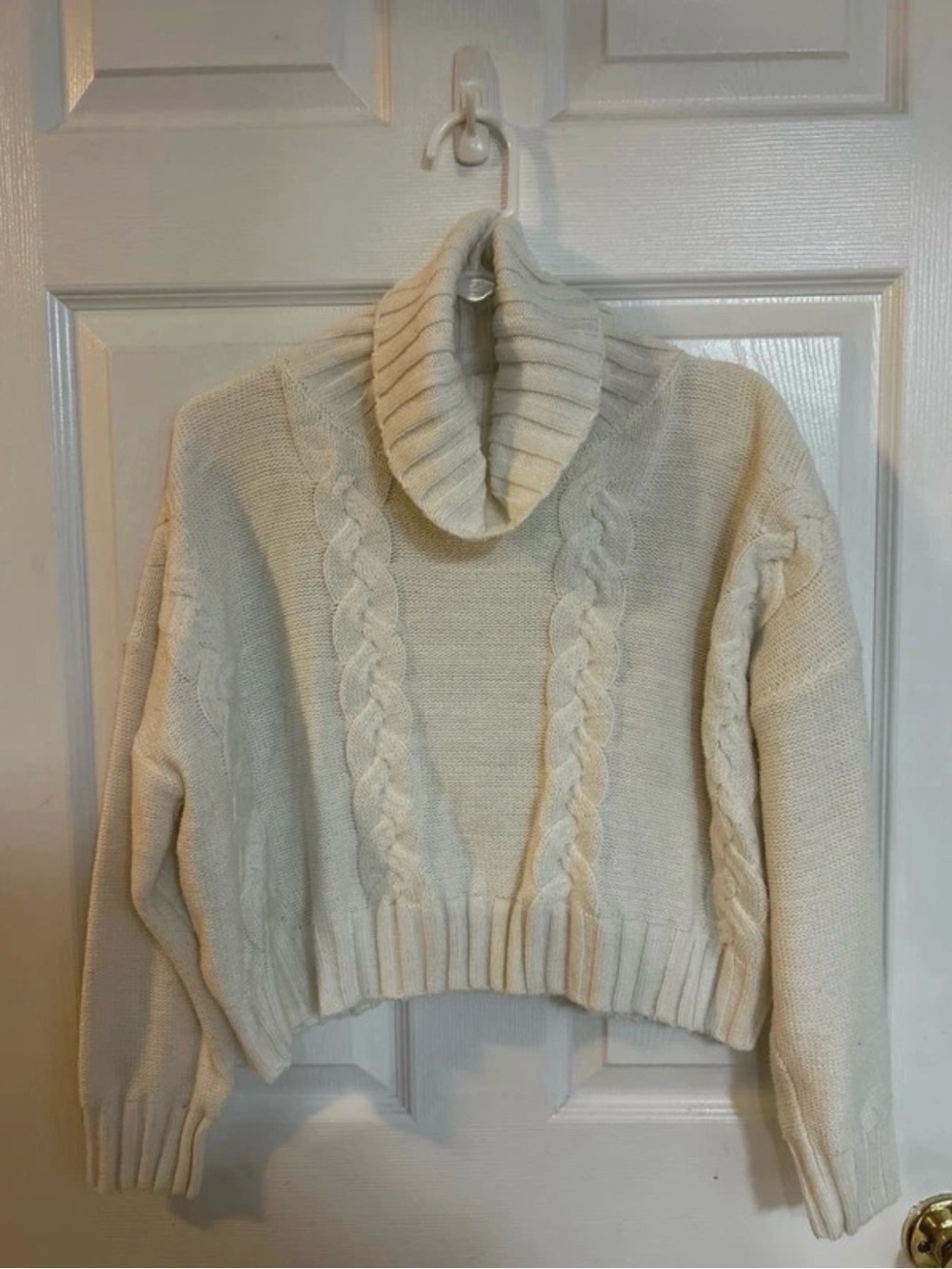 Cream Cable-Knit Turtleneck Sweater - Women